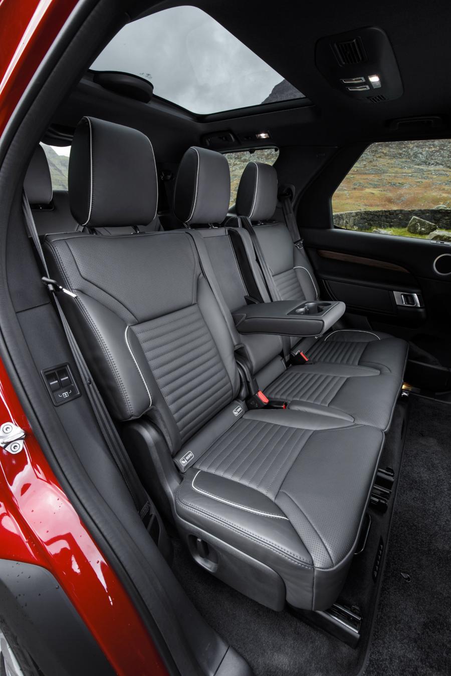Интерьер Land Rover Discovery HSE 2017 года  (UK) (фото 40 из 40)